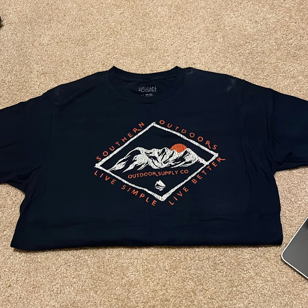 Mens M navy blue tshirt ocean and coast